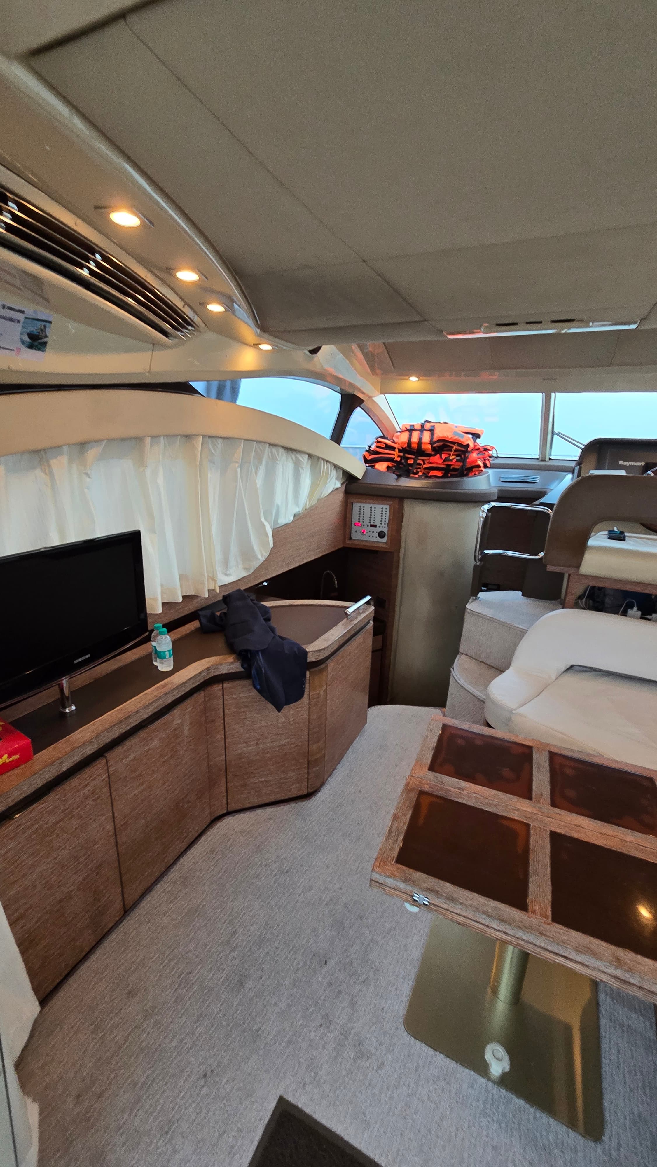 The U-shaped saloon lounge, dining table and lower helm