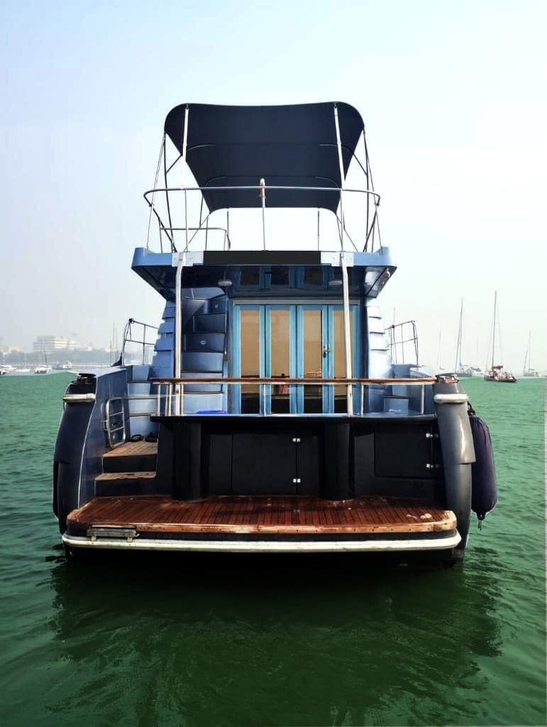 L3's stern and teak swim platform at anchor