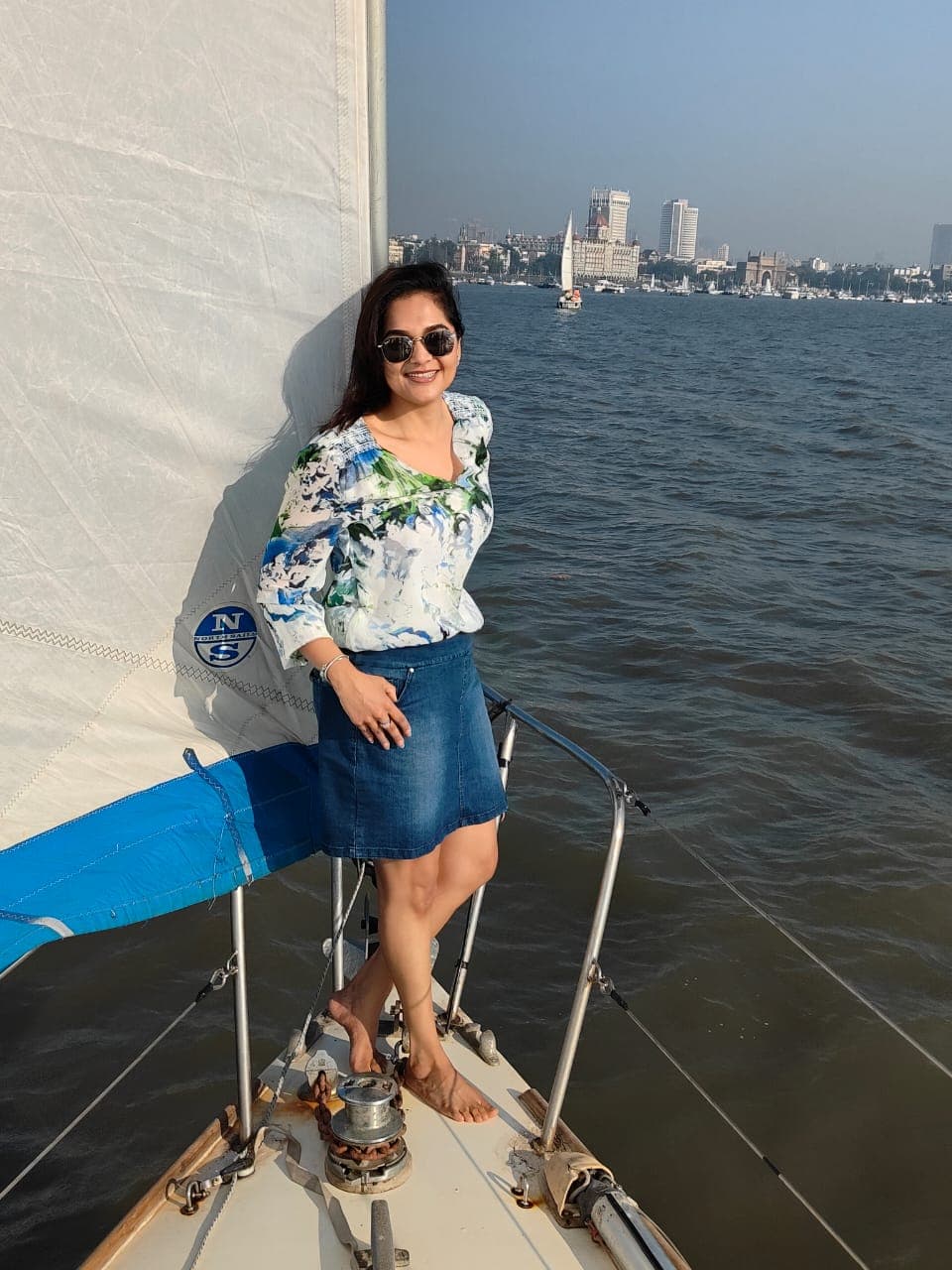 A guest posed at the bow with the Mumbai skyline and Gateway of India behind