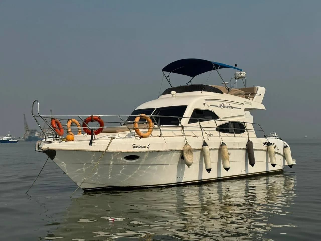Vari 44's bow with the Taj Mahal Palace Hotel visible behind