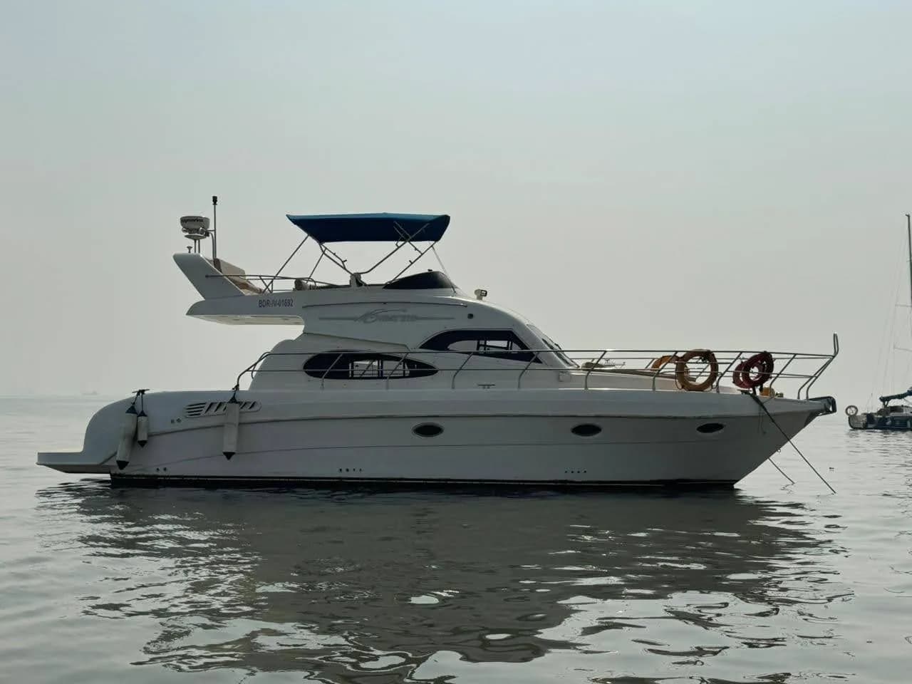 Vari 44's flybridge and hull viewed from alongside